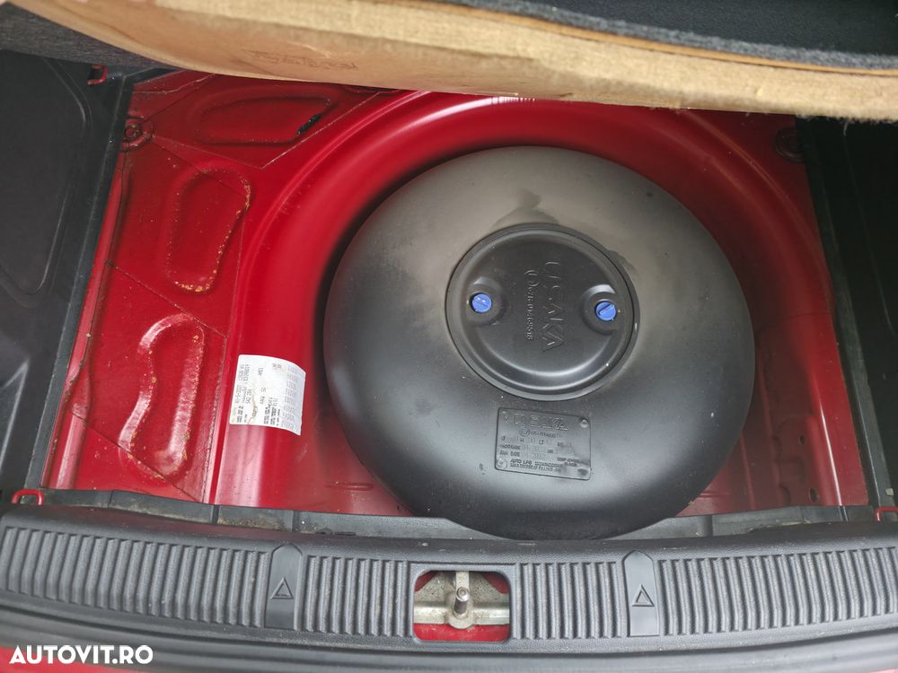 Skoda Fabia 2011 photo 5
