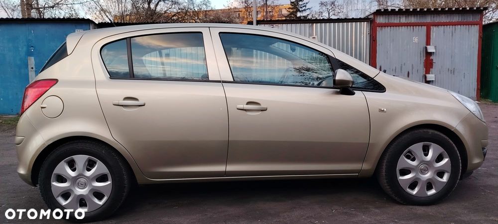 Opel Corsa 1.2 16V Essentia - 12