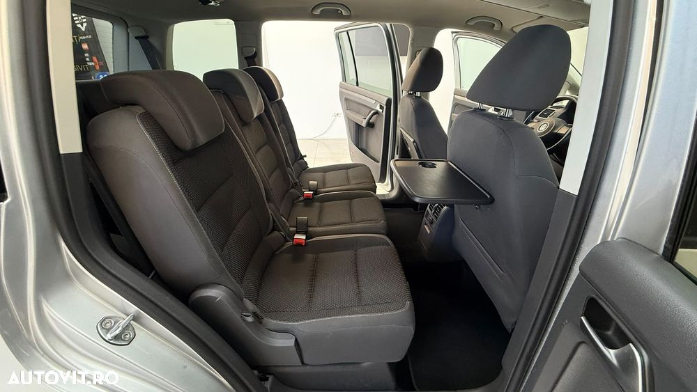 Volkswagen Touran - 17