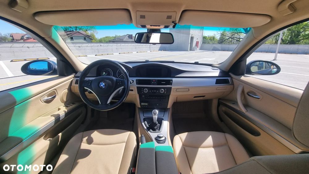 BMW Seria 3 318i - 11