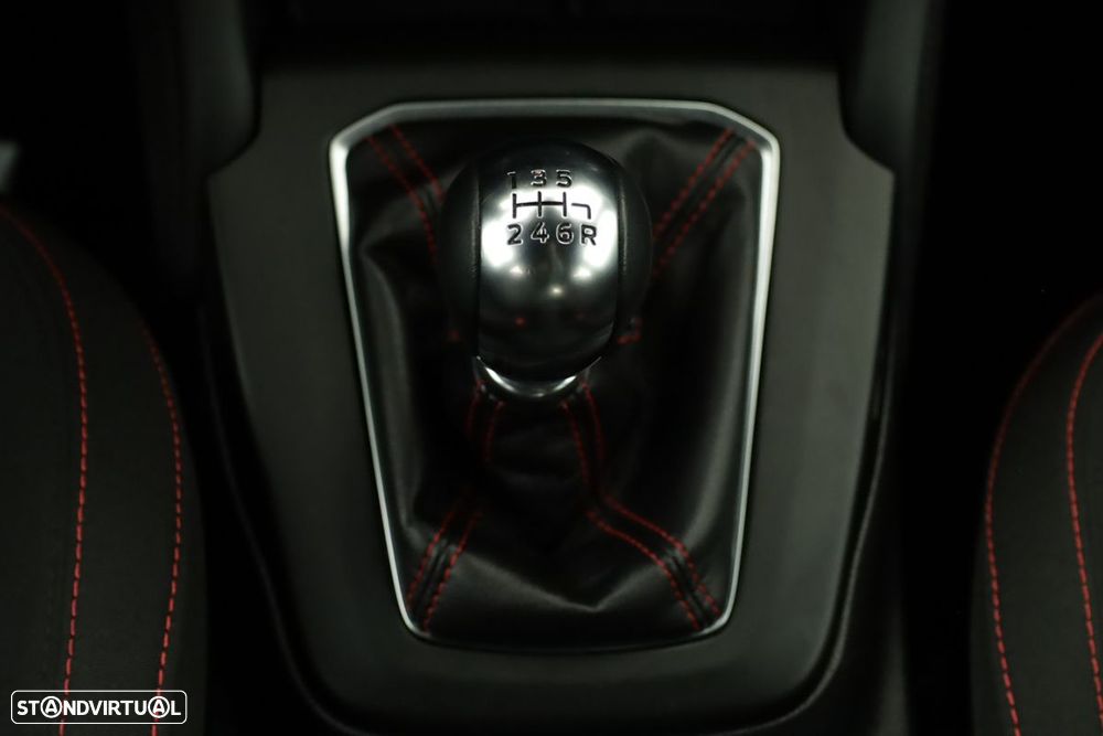 Ford Focus 1.0 EcoBoost MHEV ST-Line X - 14