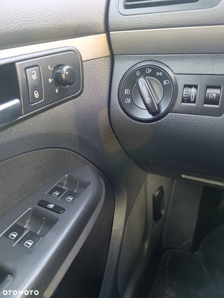 Volkswagen Touran - 34