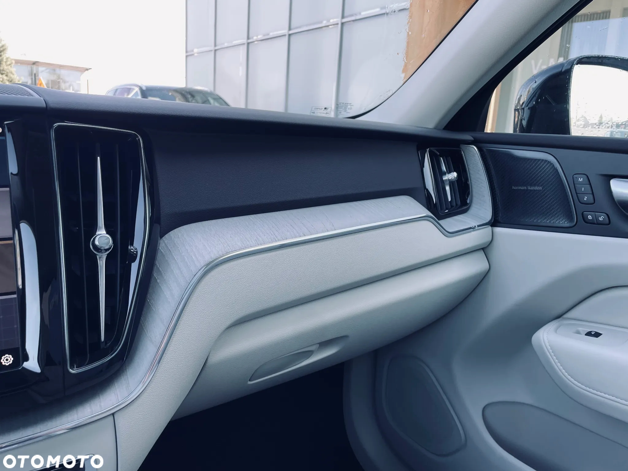 Volvo XC 60 T6 Plug-In Hybrid AWD Plus Dark - 10