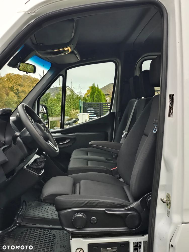 Mercedes-Benz Sprinter - 20