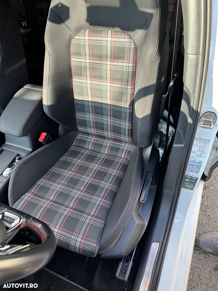 Volkswagen Golf - 23