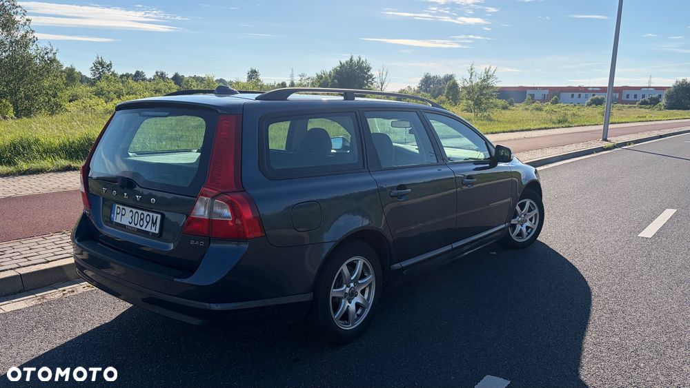 Volvo V70 2.4D Momentum - 4