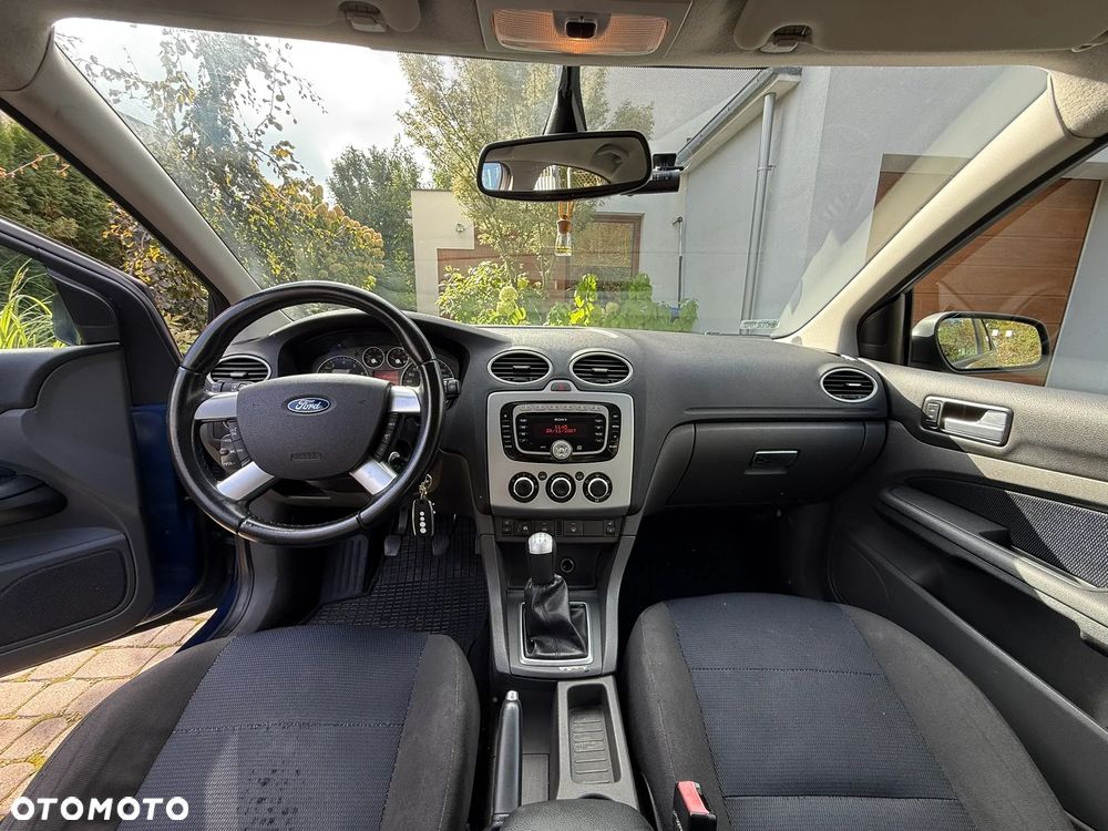 Ford Focus 1.8 FF Ghia - 9