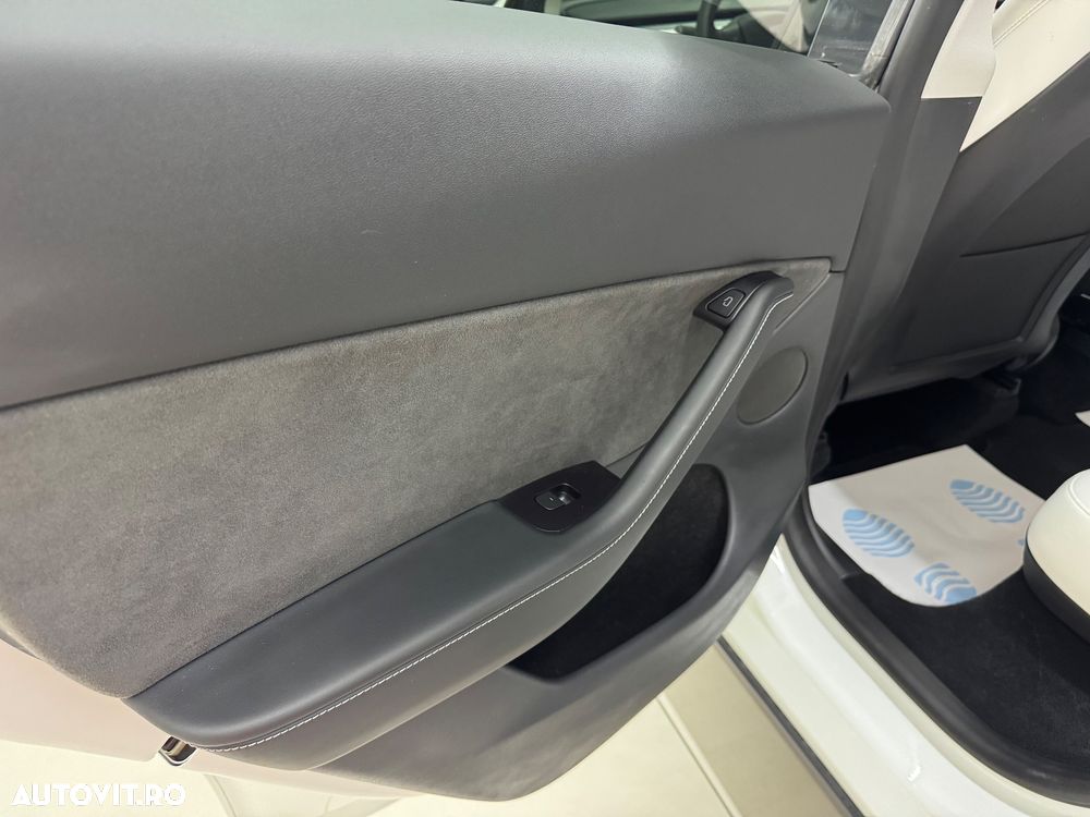 Tesla Model Y Long Range Dual Motor AWD - 22