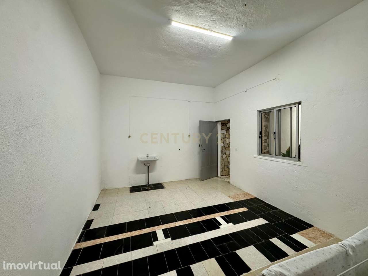 Anexo para arrumos ou armazém em São João da Talha. - Grande imagem: 4/7