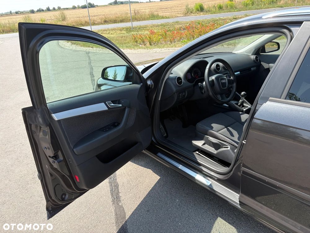 Audi A3 Sportback 2.0 TDI Ambiente - 24