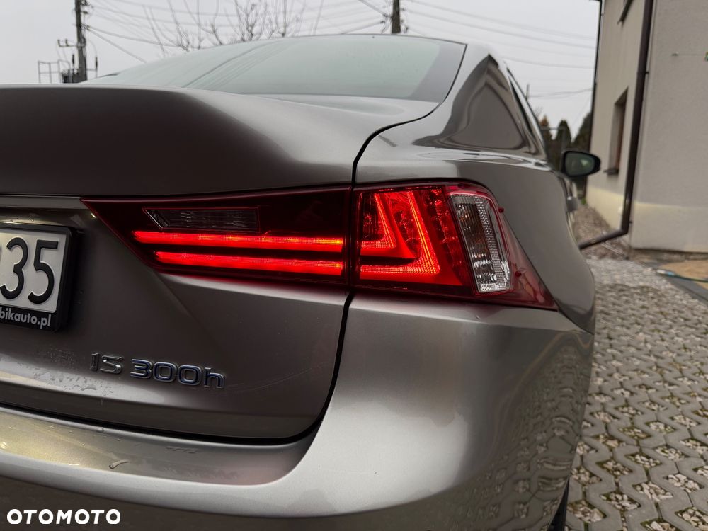 Lexus IS 300h Prestige - 30