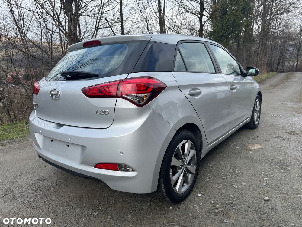 Hyundai i20 1.1 CRDi 5 Star Edition - 11
