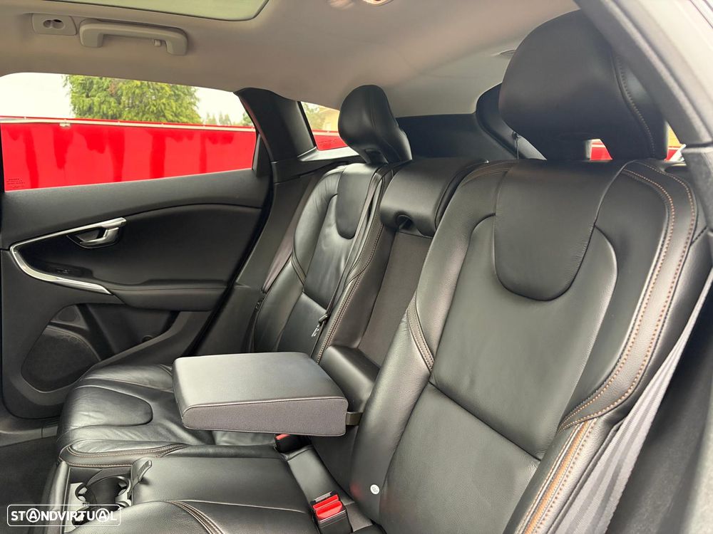 Volvo V40 Cross Country D2 Momentum - 33