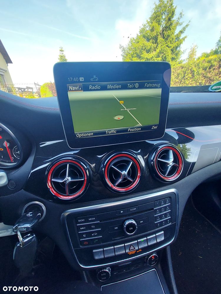 Mercedes-Benz CLA 220 4Matic 7G-DCT AMG Line - 10