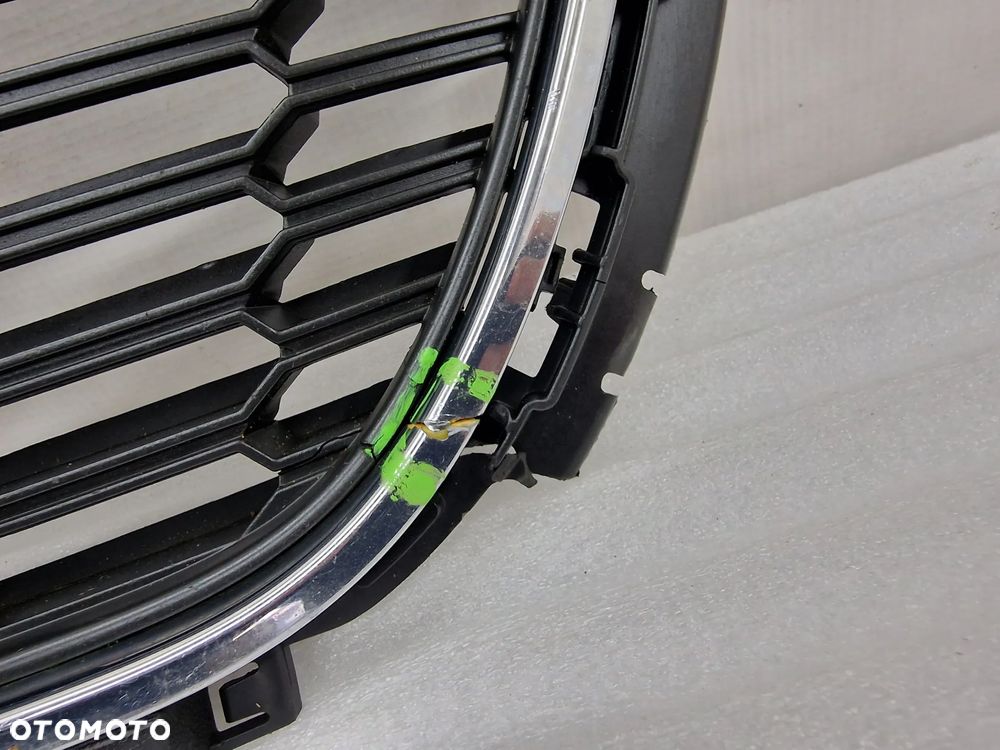 VW POLO 6R0 08- KRATKA ŚRODKOWA ZDERZAKA PRZEDNIEGO Z CHROMEM , NR 6R0853677B , NR AUKCJI K167 - 16