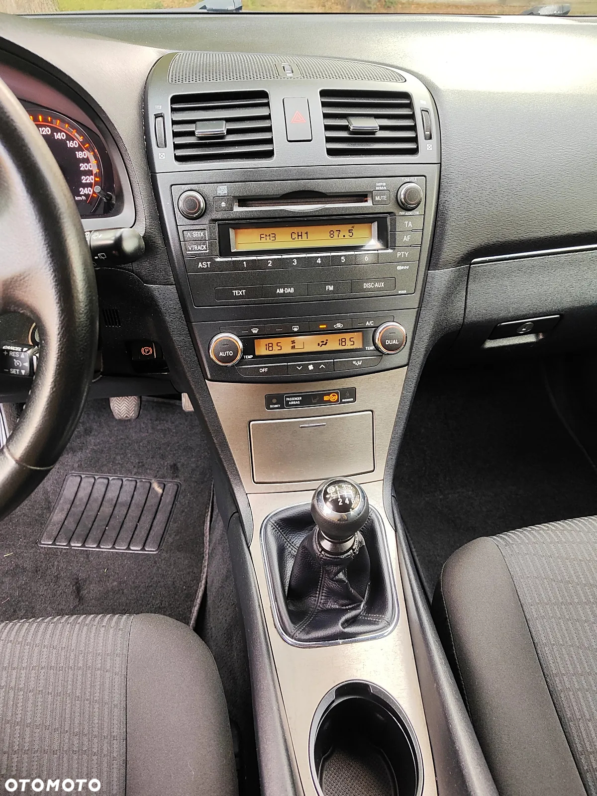 Toyota Avensis 1.8 Sol - 14