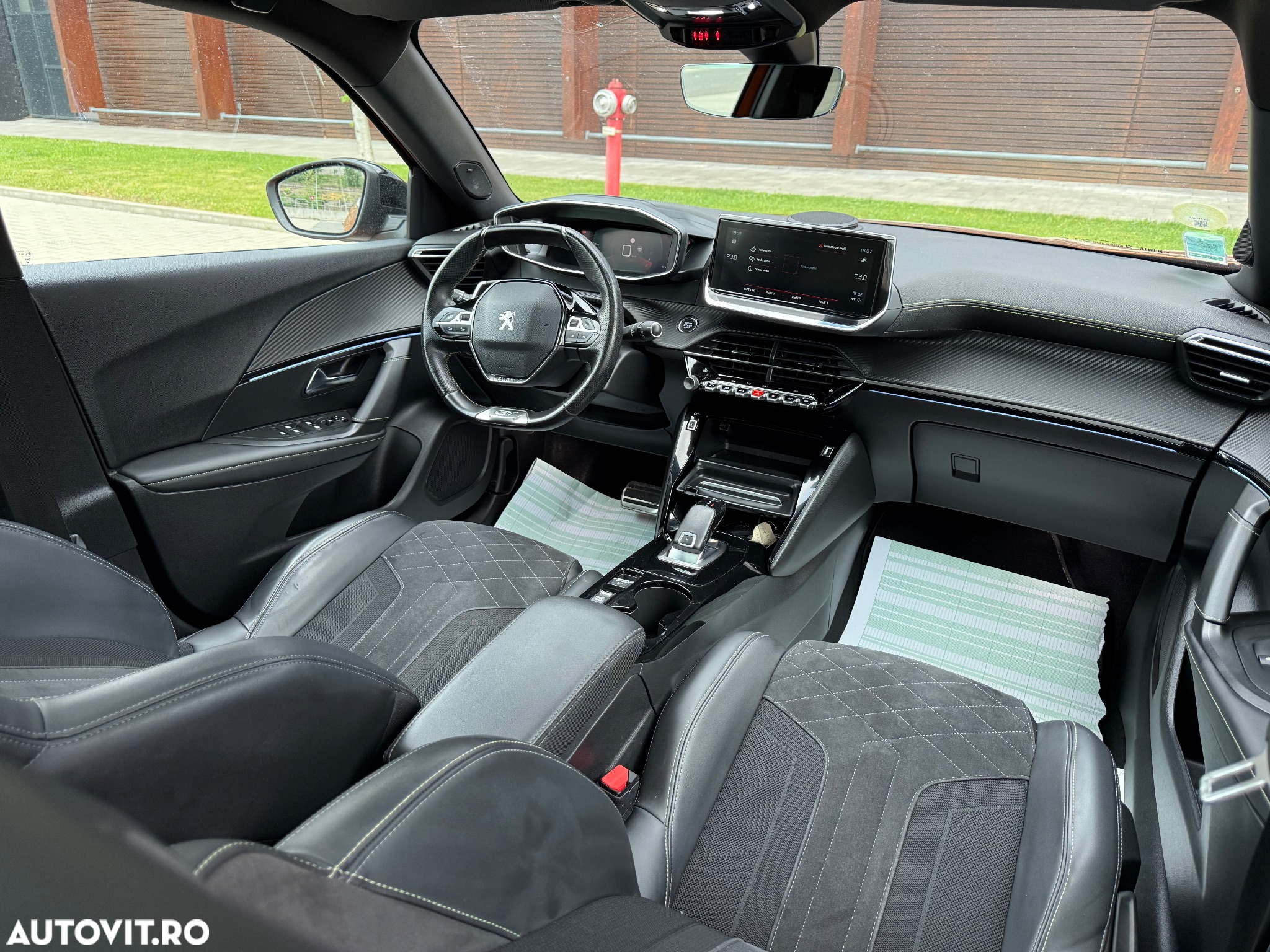 Peugeot 2008 BlueHDi 130 EAT8 Allure Pack - 11