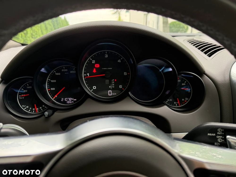 Porsche Cayenne - 16