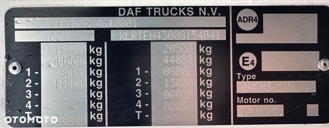 DAF XF460 SPACE CAB AUTOMAT FULLSPOJLERY KLIMA WEBASTO 2xALUTANK LODÓWKA 768000km FULLSERWIS DAF EURO 6 2017r ŁADNY - 13