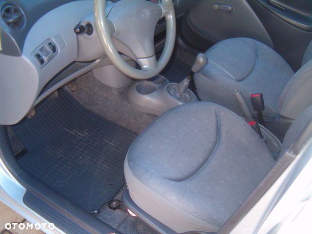 Toyota Yaris - 20