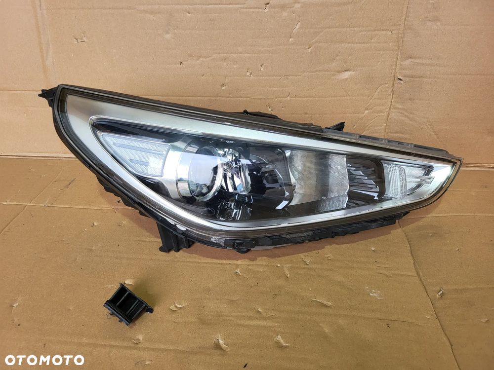 LAMPA PRAWY PRZOD HYUNDAI I30 III SOCZEWKA 92102-G4020 - 2