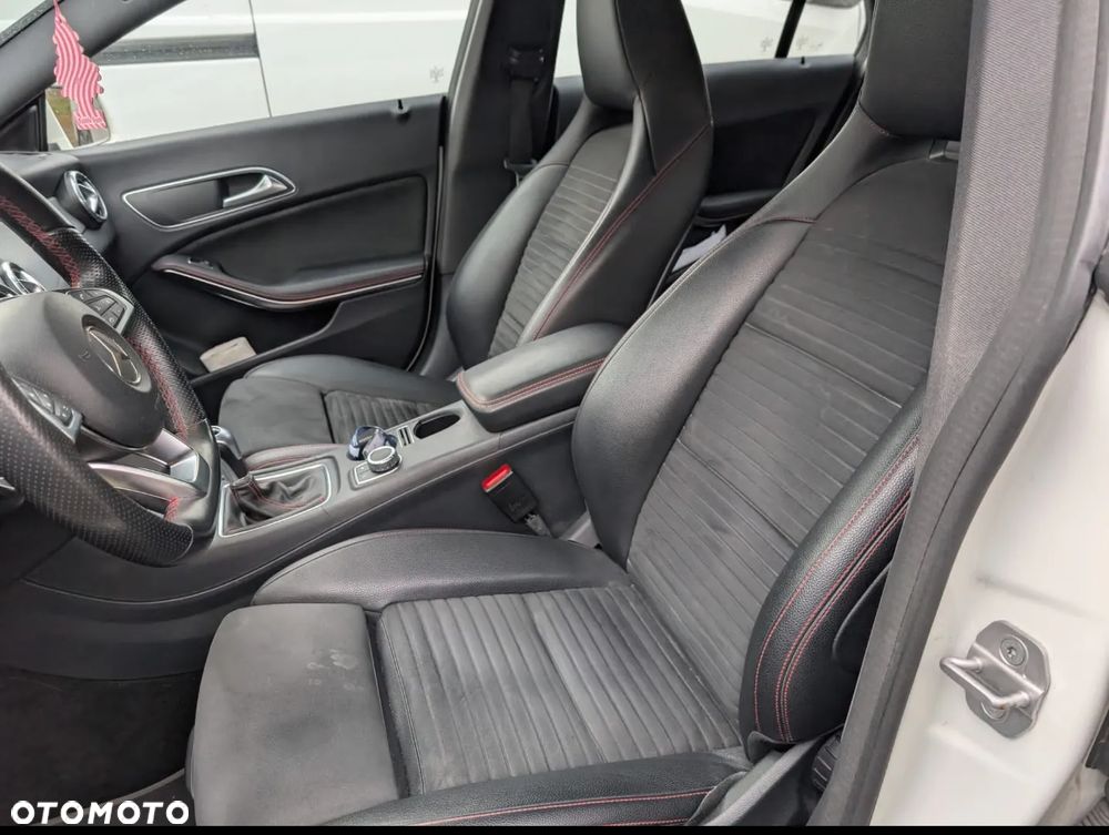 Mercedes-Benz GLA 200 AMG Line - 3