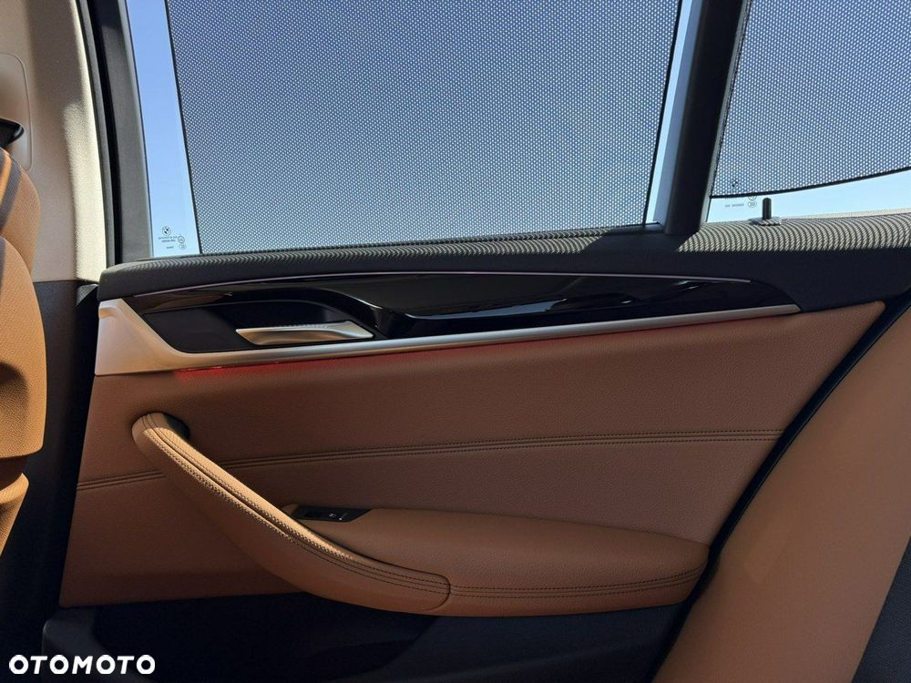 BMW Seria 5 518d Sport Line - 16