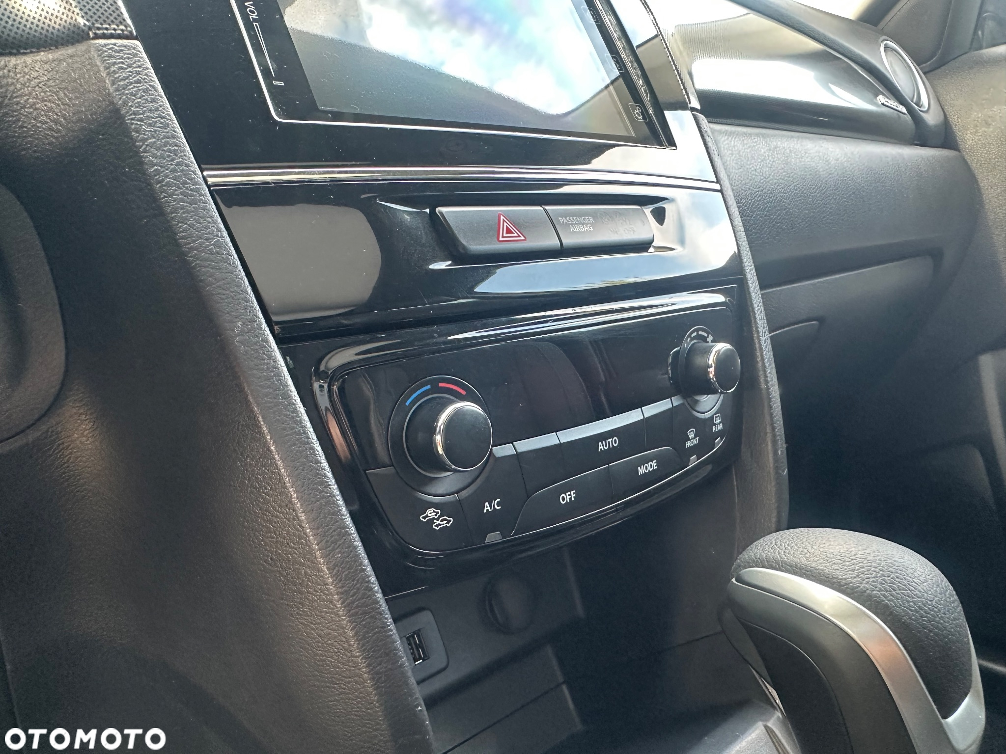 Suzuki Vitara 1.5 DualJet Hybrid Premium Plus 4WD AGS - 8