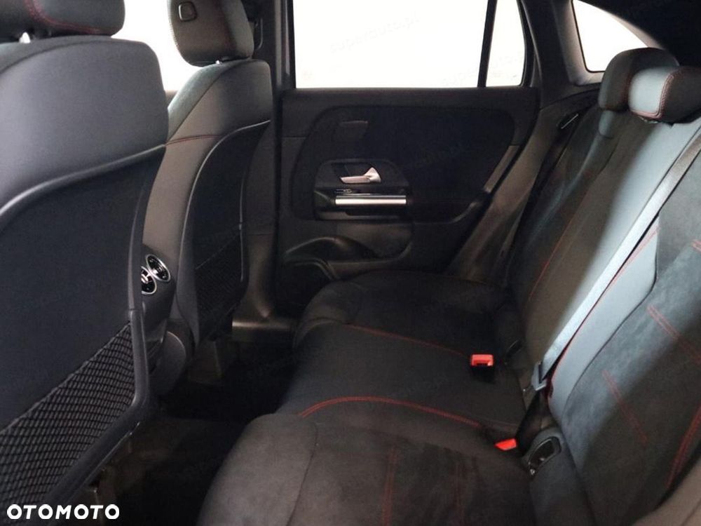 Mercedes-Benz GLA 200 4-Matic AMG Line - 18