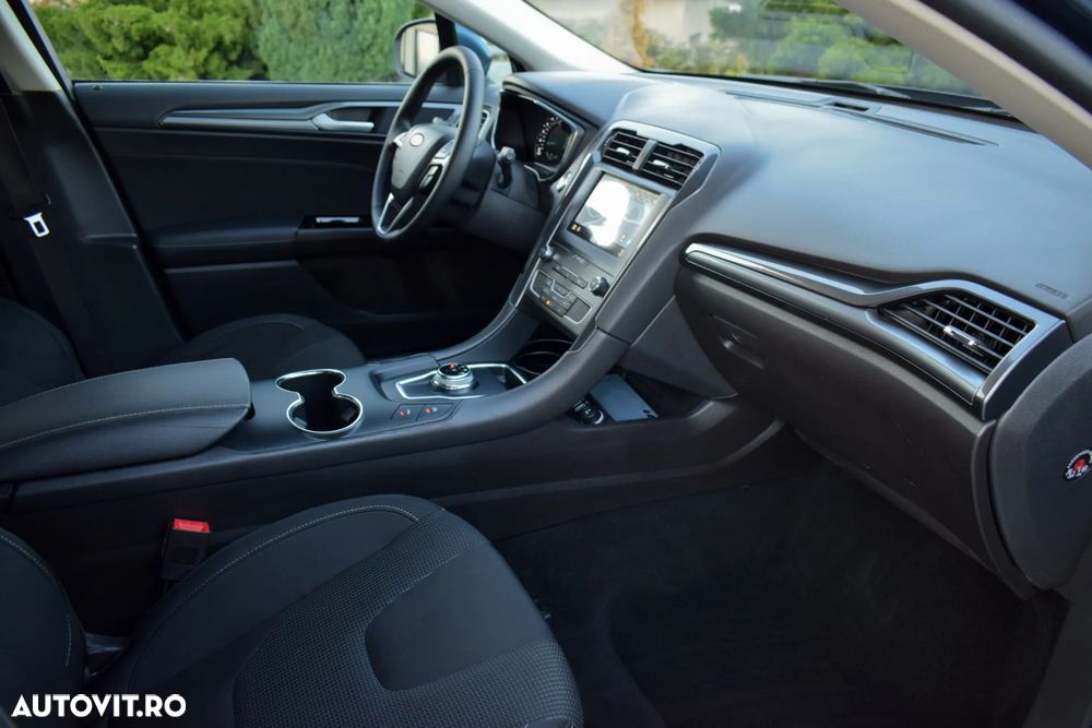 Ford Mondeo - 38
