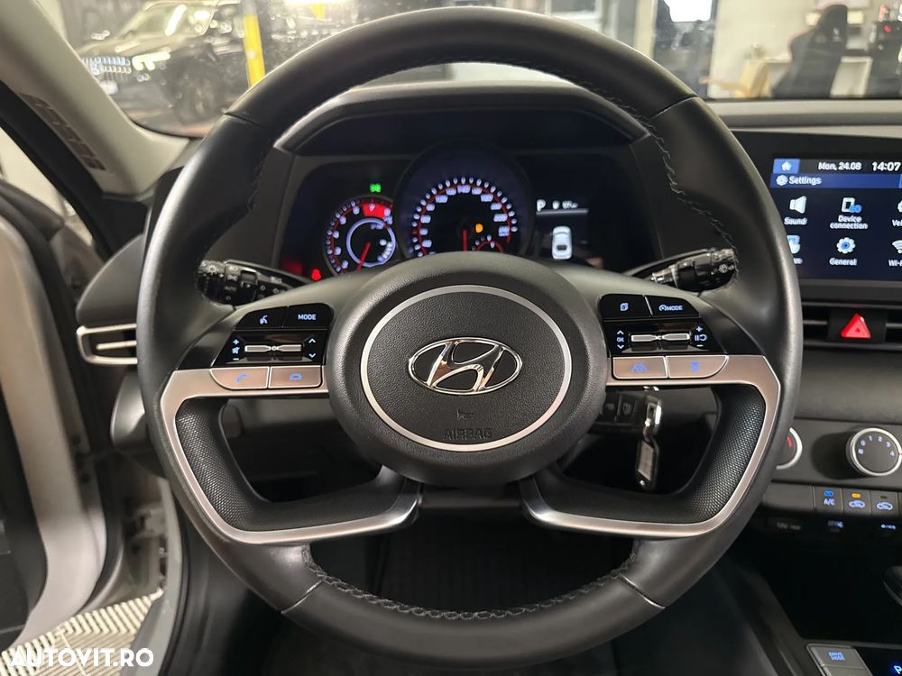 Hyundai Elantra - 16