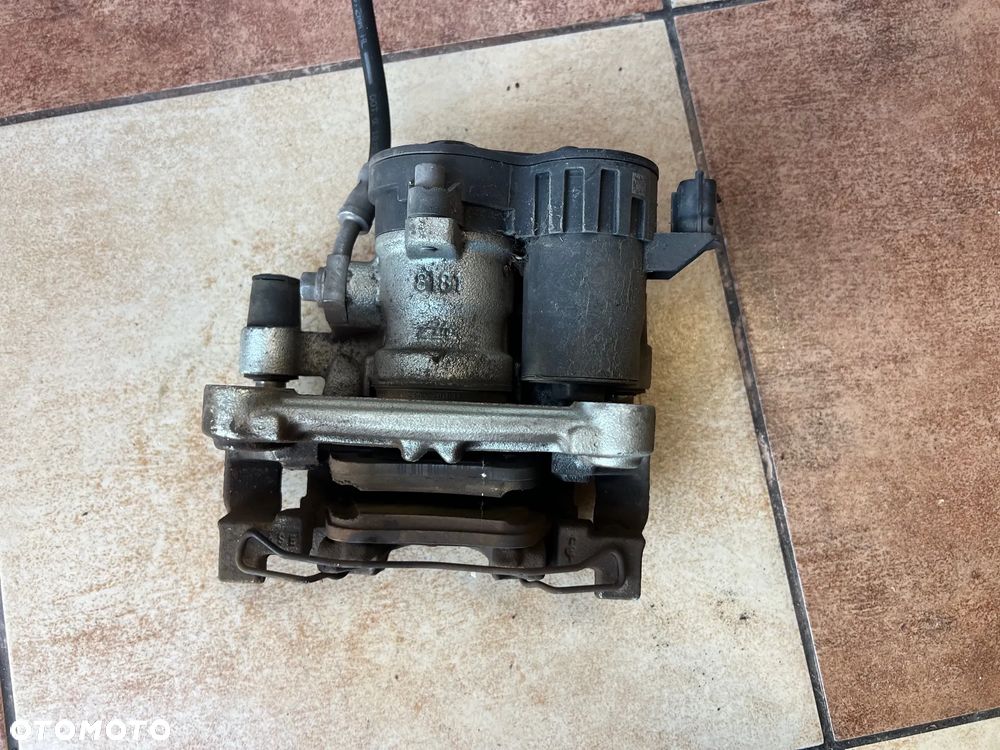 ZACISK HAMULCOWY ELEKTRYCZNY TYŁ TYLNY PRAWY LEWY FORD FOCUS MK4 KOMBI ST LINE 1.0 ECOBOOST 2020 ROK 15.000km SUPER STAN LX61-2D250-BEC  LX61-2D251-BEC - 6