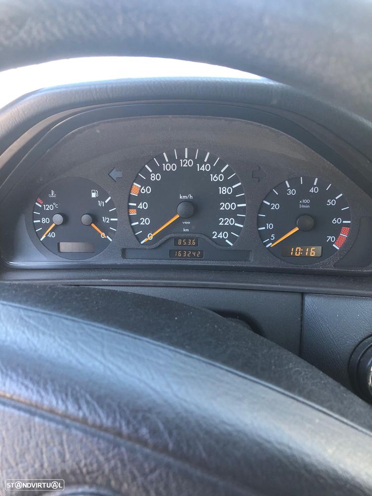 Mercedes-Benz E 200 Classic - 7