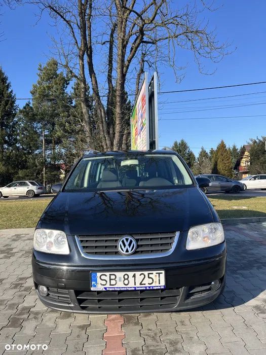 Volkswagen Touran 2.0 FSI Highline - 5