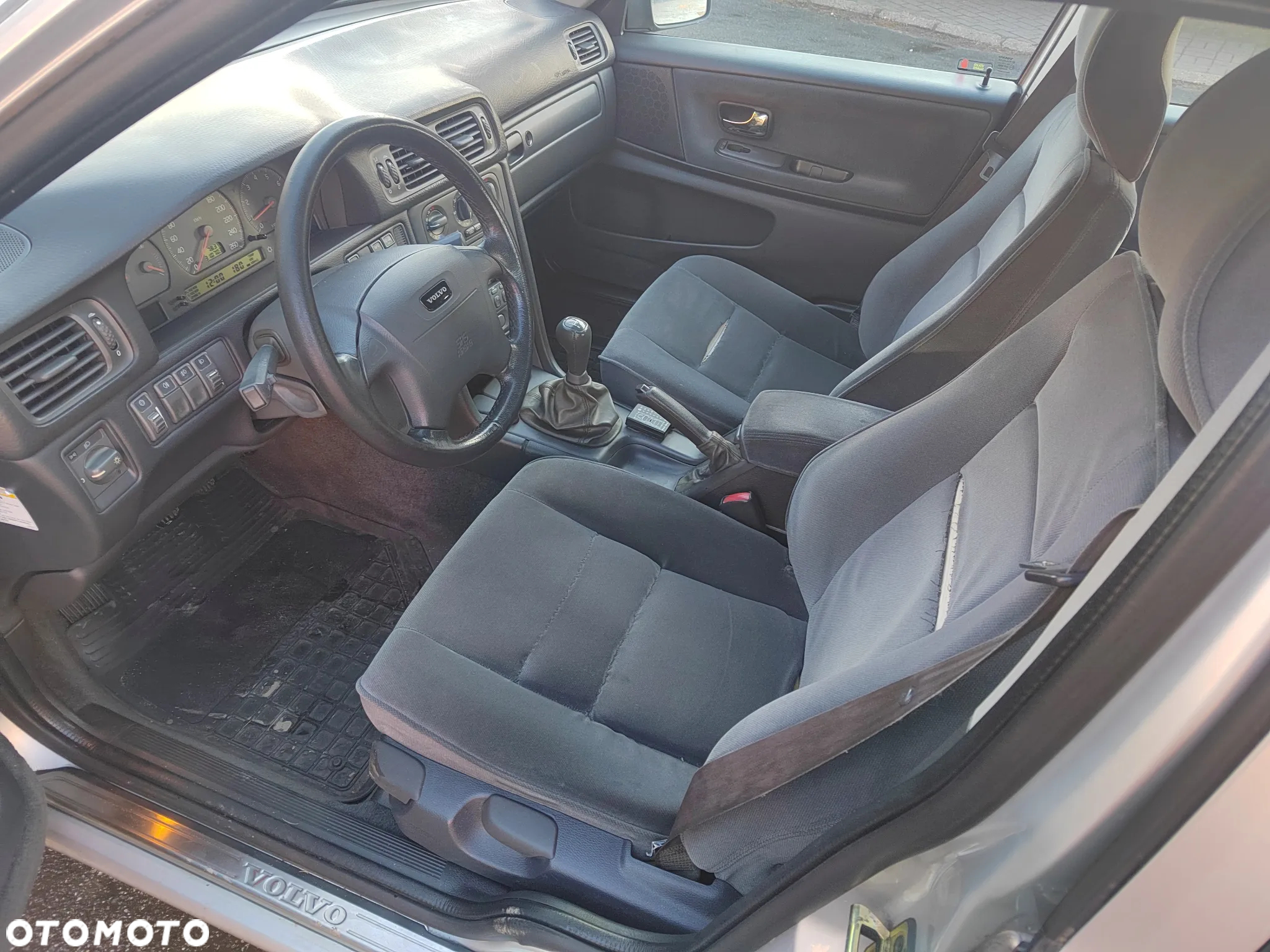 Volvo S70 2.4 - 12