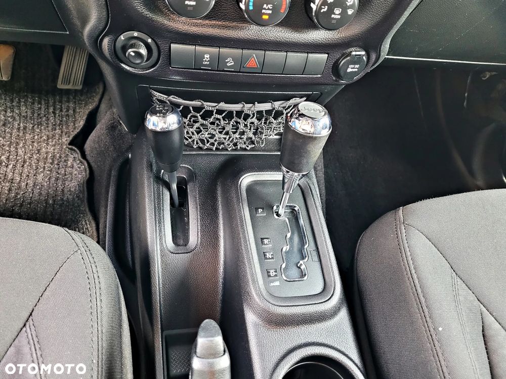 Jeep Wrangler Unlimited 3.6 Automatik Sahara - 15