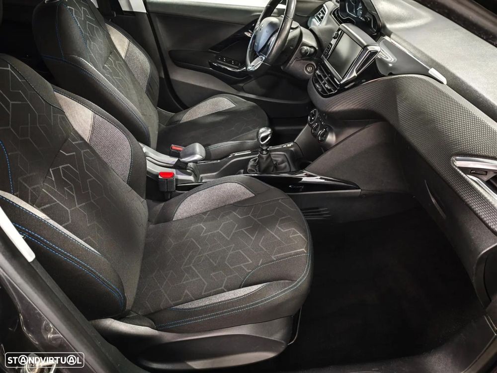 Peugeot 2008 1.2 PureTech Signature - 23