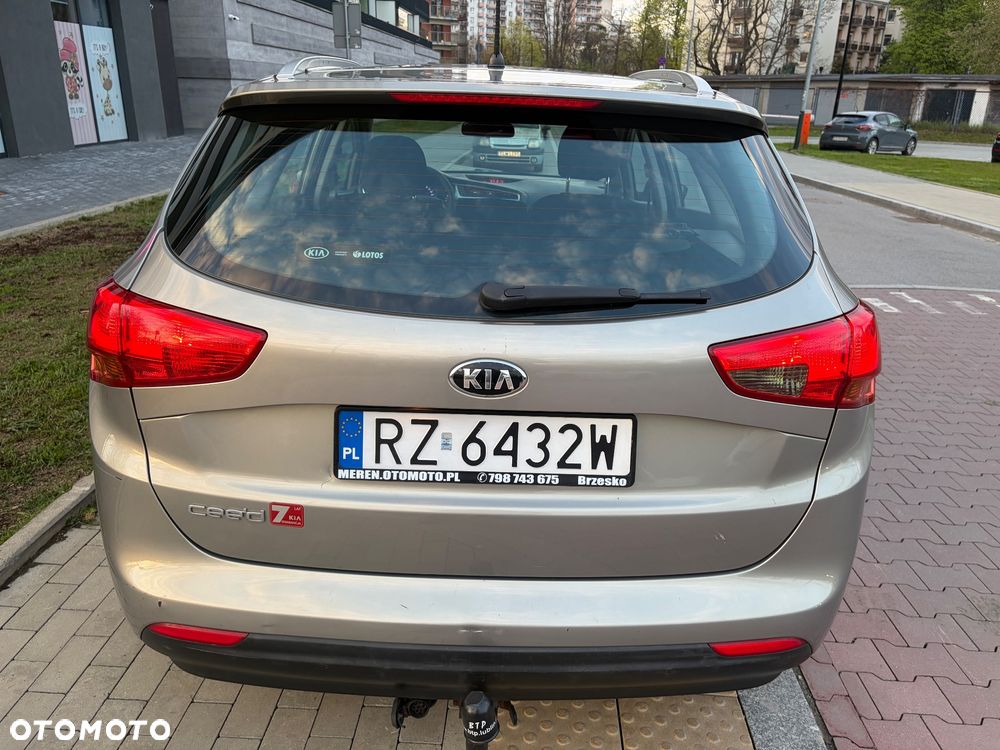 Kia Ceed 1.6 GDI ISG UEFA EURO 2016 - 11