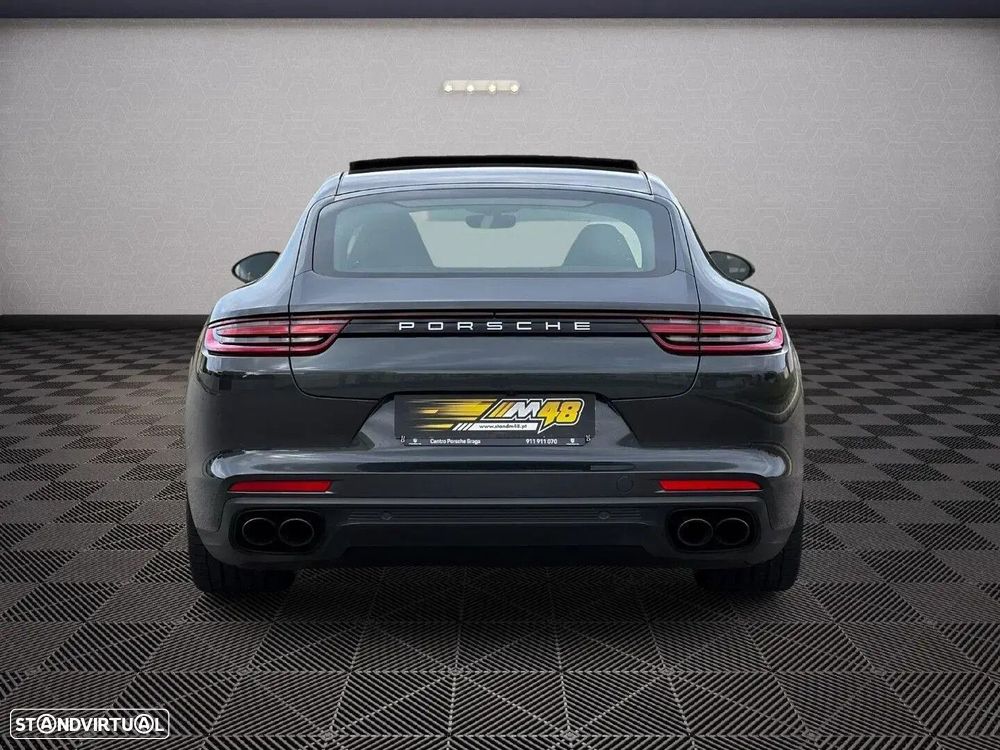 Porsche Panamera - 4
