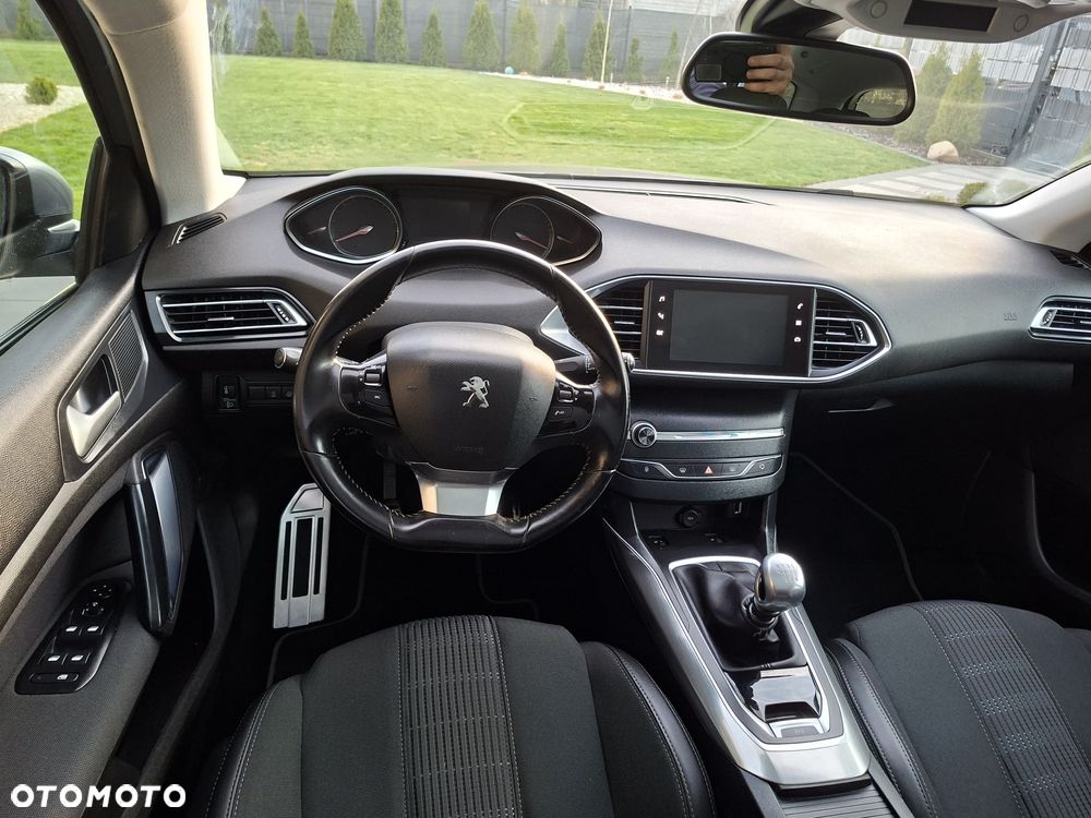 Peugeot 308 1.6 BlueHDi Allure S&S - 10