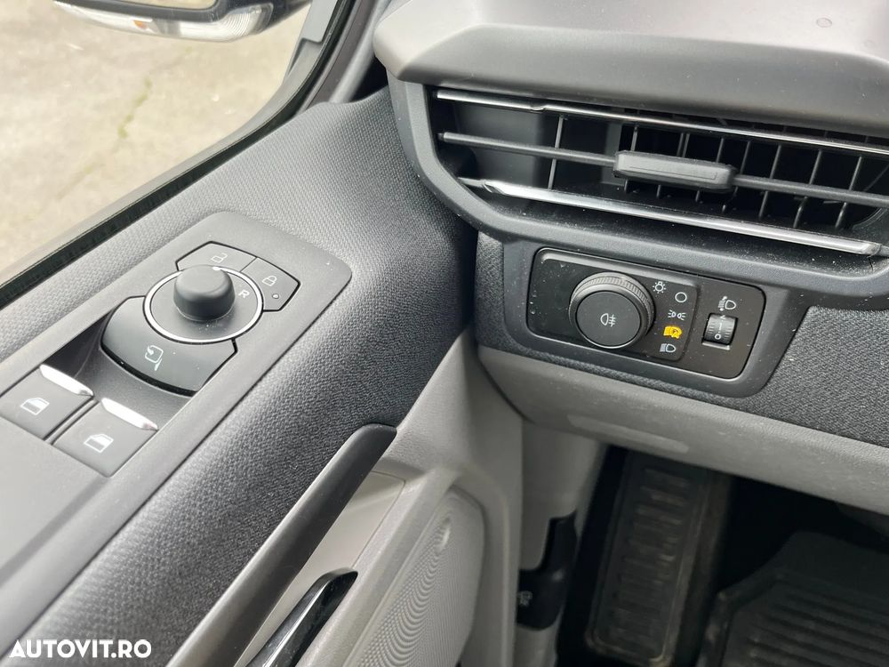 Ford Tourneo Custom - 18
