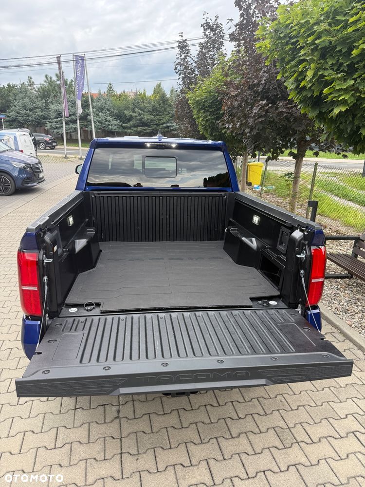 Toyota Tacoma - 15