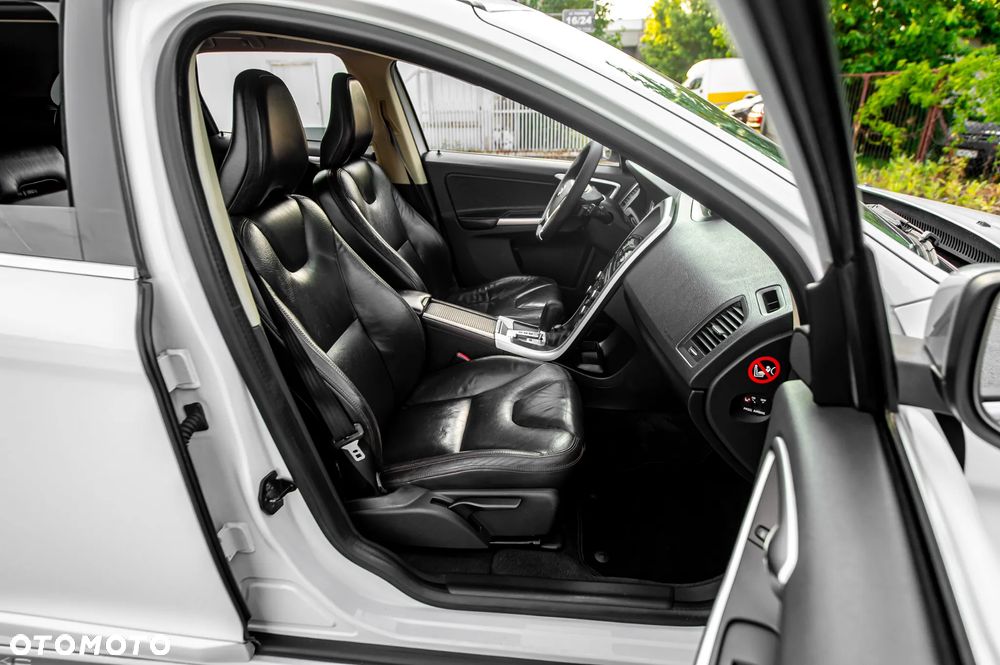 Volvo XC 60 D5 AWD RDesign - 7