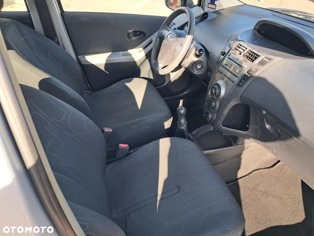Toyota Yaris 1.0 Premium - 11