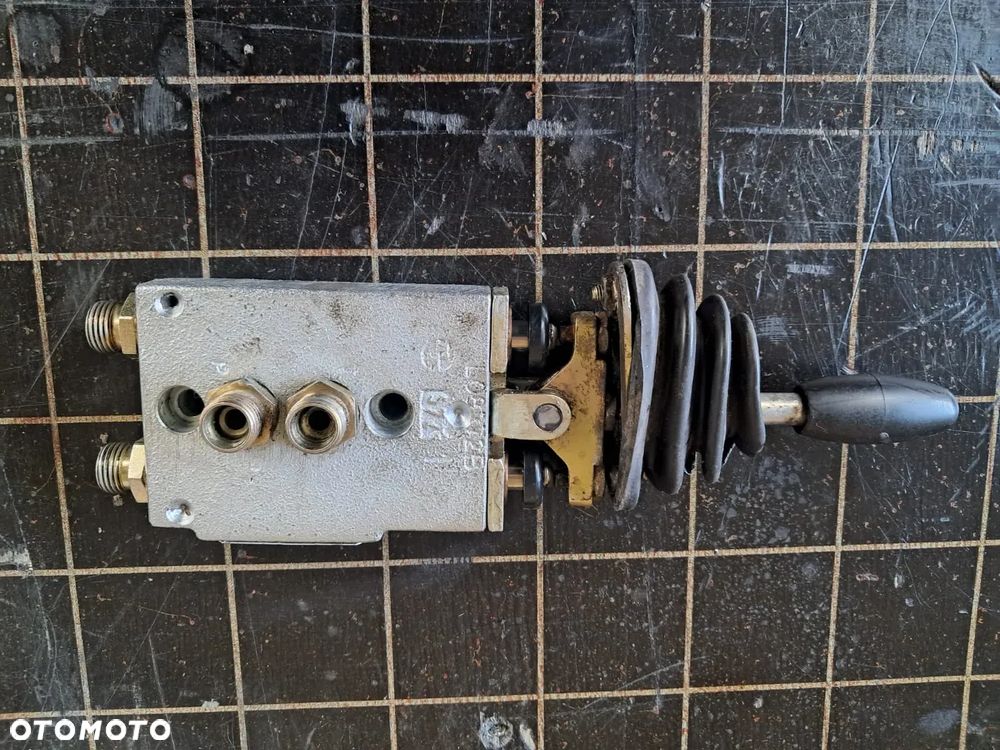 Joystick sterujacy podporami Liebherr - 2