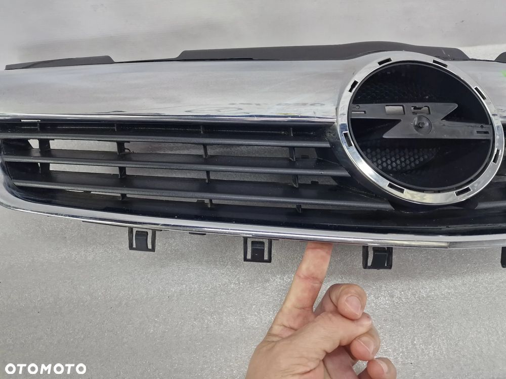 OPEL ZAFIRA B 05- ATRAPA / GRILL PRZEDNI PRZÓD , NR 13136136 , NR AUKCJI GL577 - 24