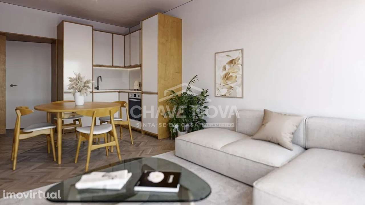 Loja Nova com dois pisos no coração do Porto - Grande imagem: 2/12