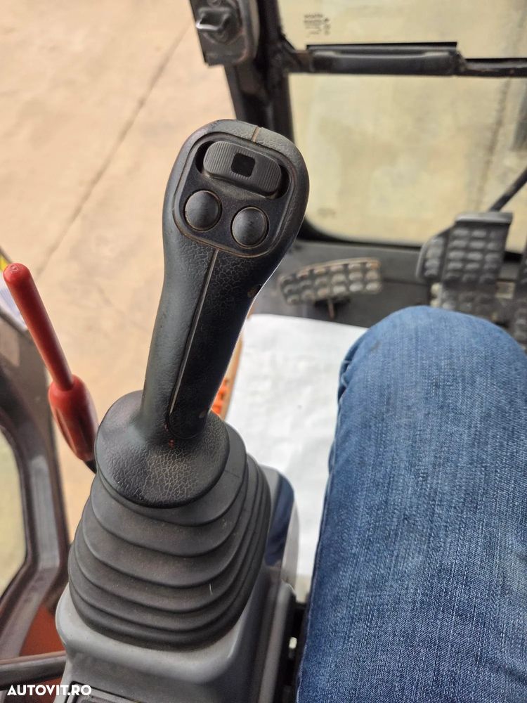 Hitachi GRAIFER deschidere 1,5m pe SENILE, cabina INALTIBILA, Masa operationala 20,3tone, LANT NOU, PAPUCI NOI, Gresare automata, Camera spate, 2017, 8.575h, cupla rapida, motor Isuzu 174CP, 3 pompe HITACHI, posibilitate leasing, STARE FOARTE BUNA-89.900 EUR - 33