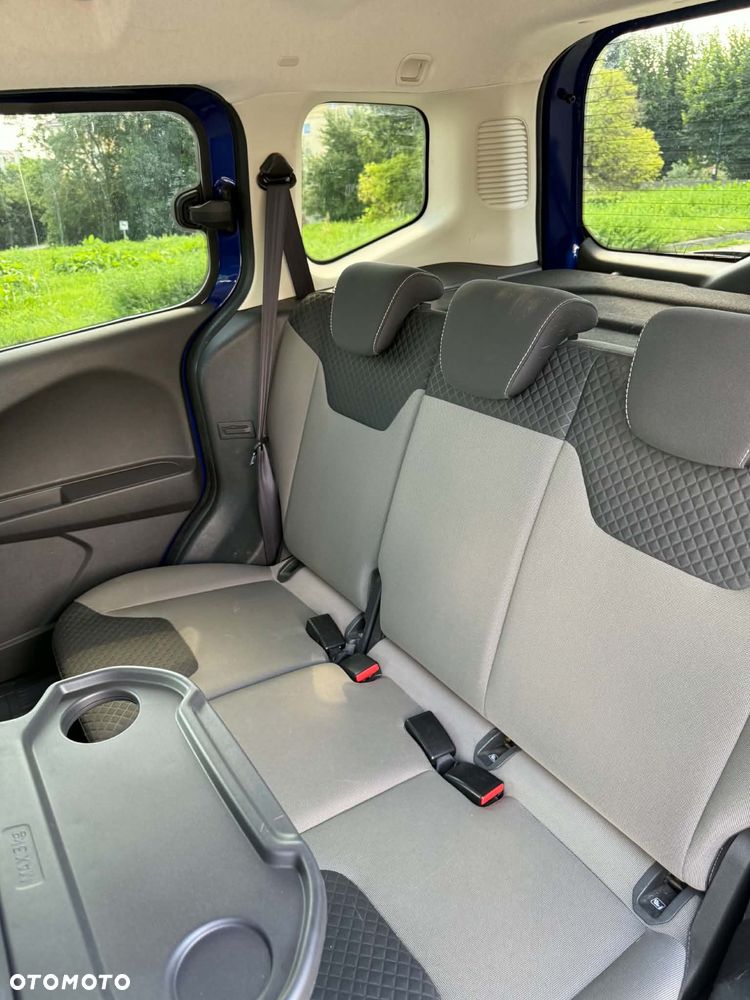 Ford Tourneo Courier - 17
