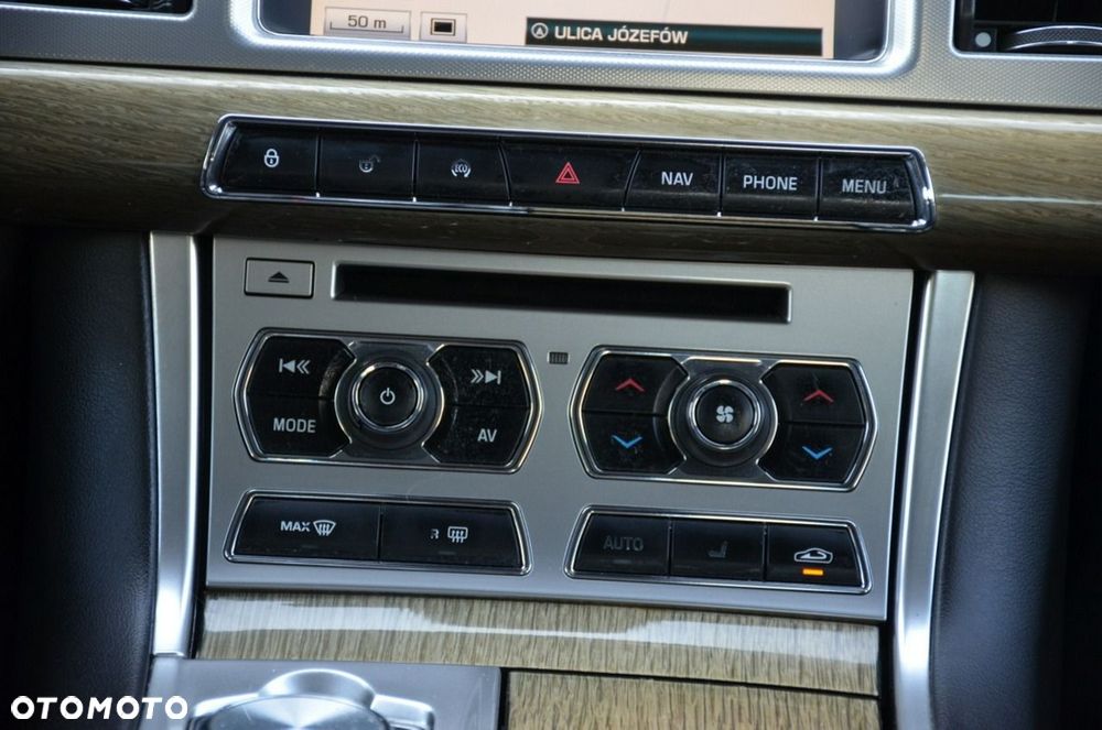 Jaguar XF - 32